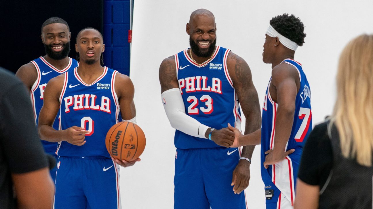 LeBron, Brown scrimmage for 76ers as fans flock for first look
