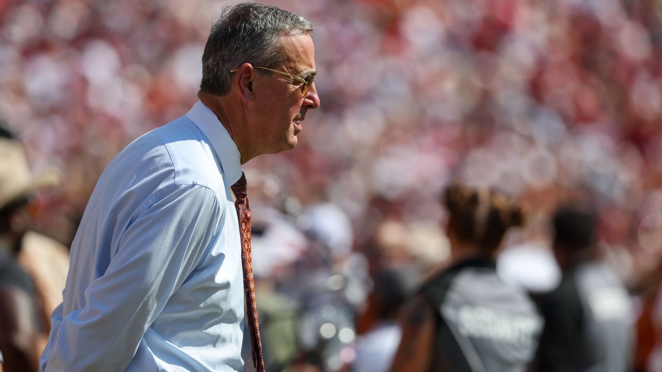 Texas AD says Longhorns' vulgar celebrations 'embarrassing'