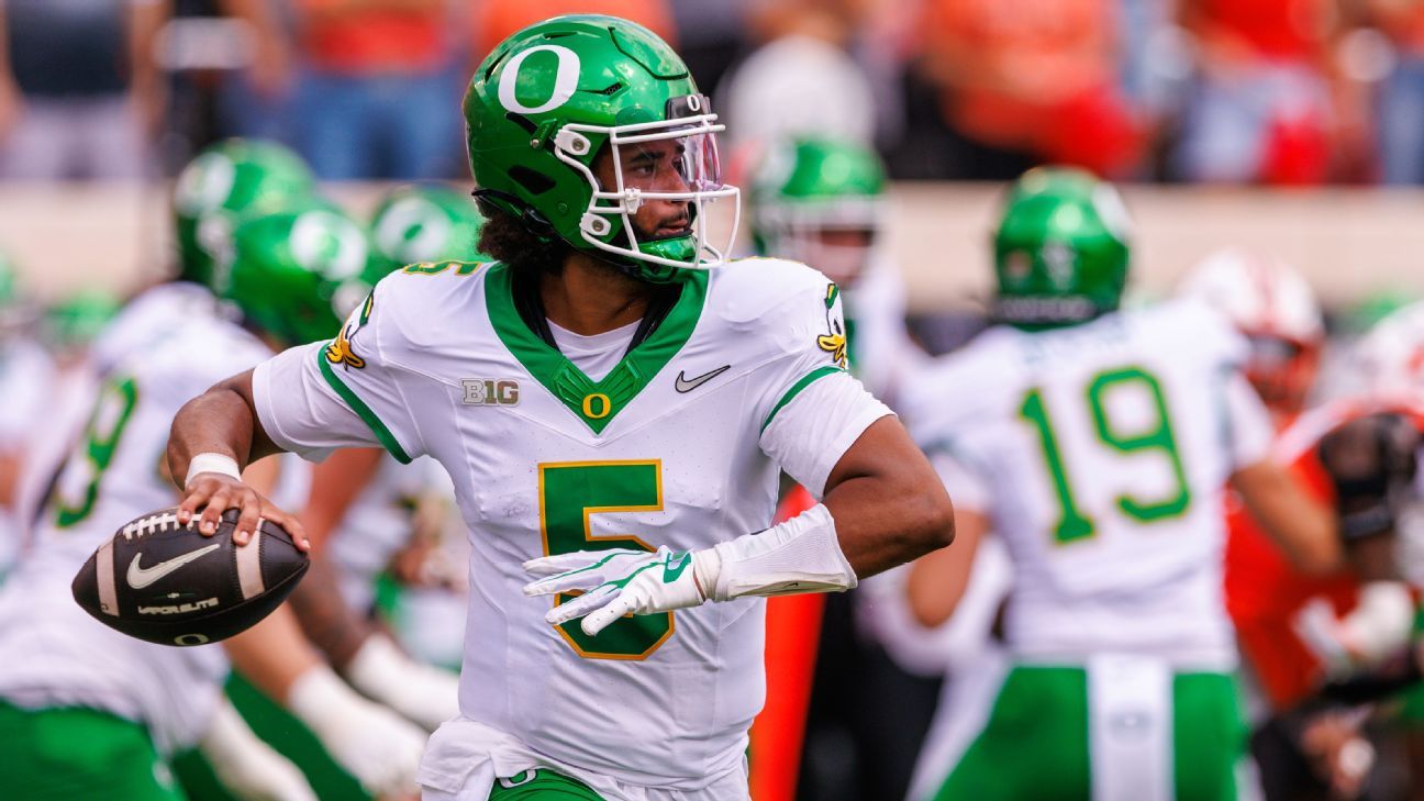 QB Moore returns to practice for Ducks; status TBD for clash with Bruins