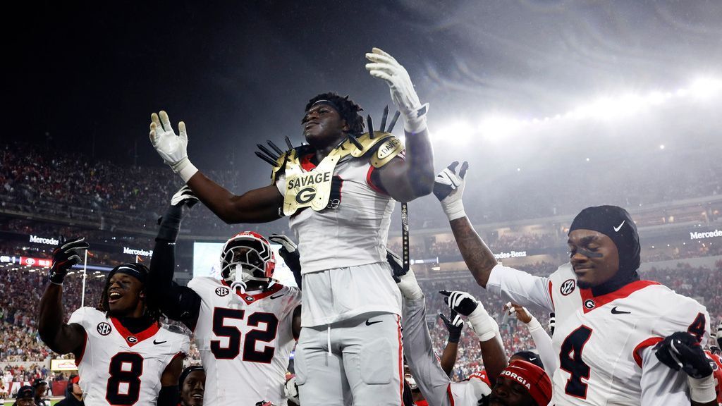 Georgia new No. 1 in AP poll; Texas falls to 7, Ducks go unranked